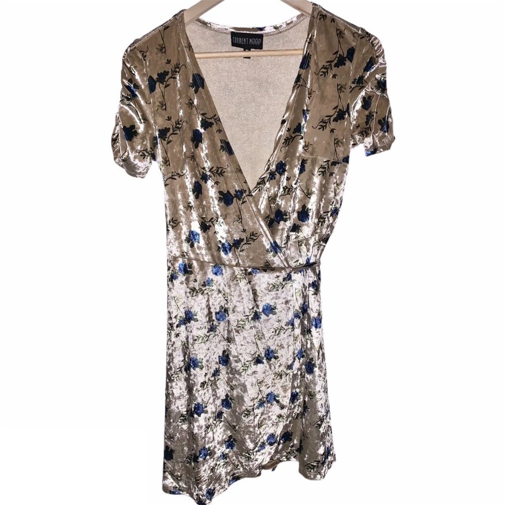Current Mood Good Intentionz Beige & Blue Rose Floral Velvet Wrap Mini Dress